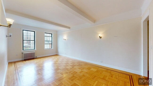 property at 115 E 92nd St