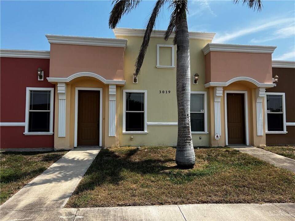 3019 Regal Dr in Edinburg, TX - Building Photo