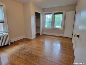 50 The Crescent-Unit -D1 in Babylon, NY - Building Photo - Building Photo