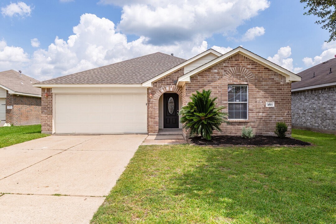 4915 Steel Meadows Ln in Humble, TX - Building Photo