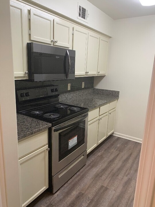 2118 Acklen Ave-Unit -13 in Nashville, TN - Building Photo