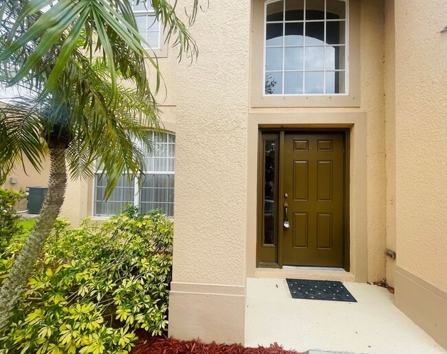 2803 Suncoast Lakes Blvd in Port Charlotte, FL - Building Photo - Building Photo