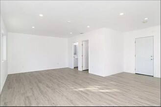 8069 Darryl St, Unit Studio in Lemon Grove, CA - Foto de edificio - Building Photo