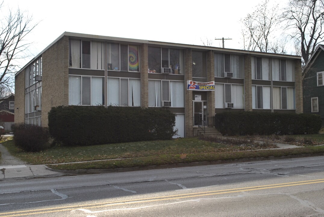 Huron Flats in Ann Arbor, MI - Foto de edificio
