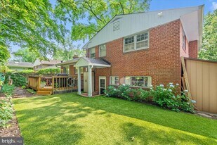 809 E Timber Branch Pkwy in Alexandria, VA - Building Photo