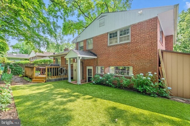 property at 809 E Timber Branch Pkwy