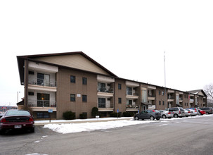 Eastview Apartments in Warren, OH - Building Photo - Building Photo