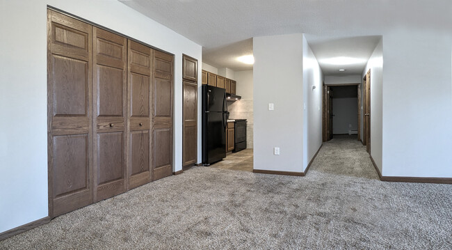 2312 Valleyhigh Dr NW, Unit 103 in Rochester, MN - Foto de edificio - Building Photo