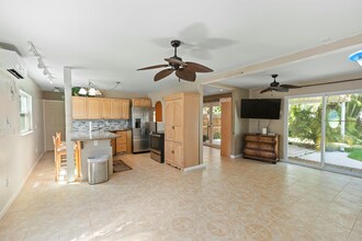 9073 Twigg Rd in Wellington, FL - Foto de edificio - Building Photo