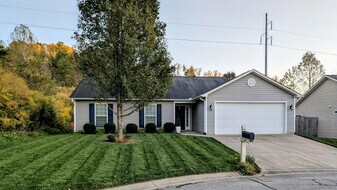 134 Brookstone Ct in Hendersonville, NC - Building Photo