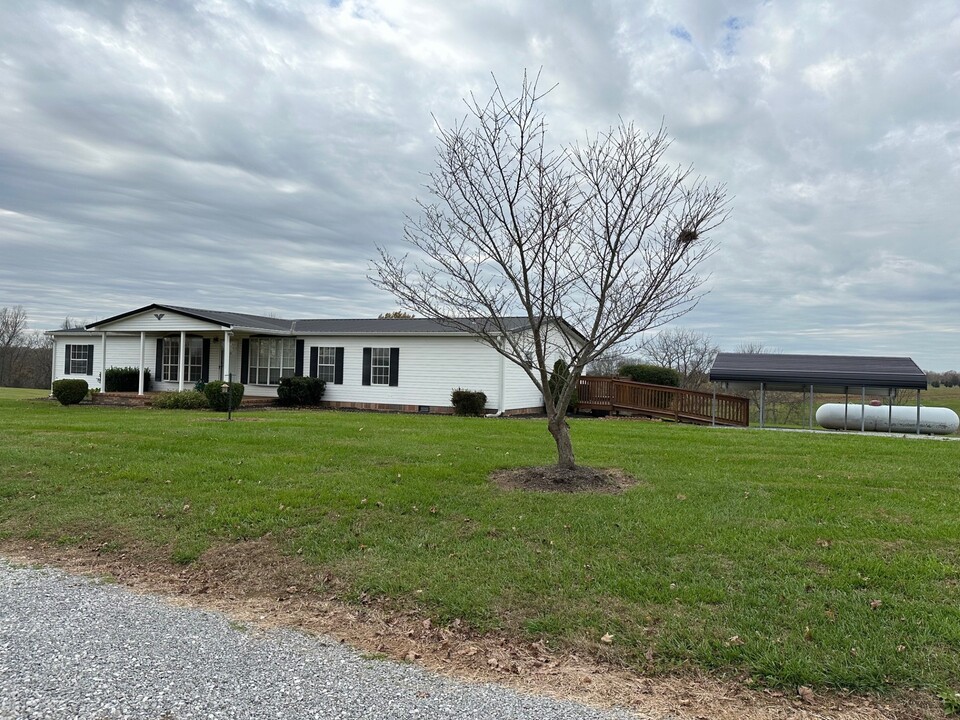 6448 Payne Rd in Portland, TN - Building Photo