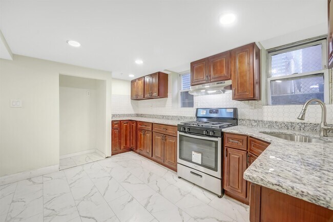 3311 Pleasant Ave in Union City, NJ - Building Photo - Building Photo