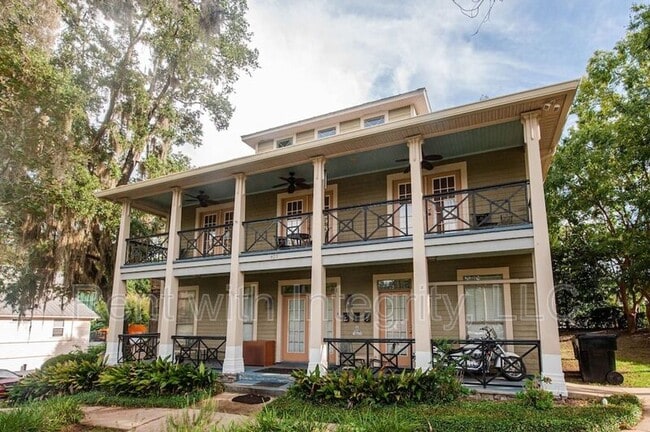 property at 409 E 7th Ave