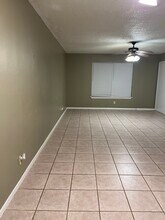 901 Castle Heights Dr, Unit B in Laredo, TX - Building Photo - Building Photo