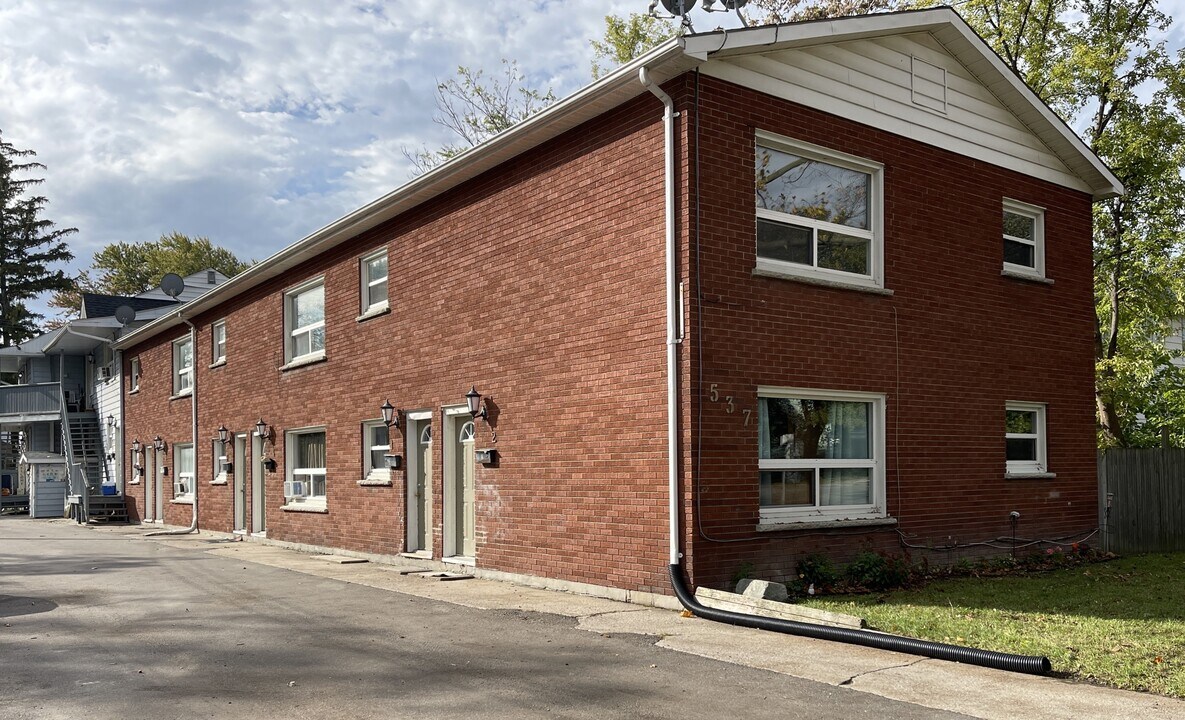 537 Confederation St in Sarnia, ON - Building Photo