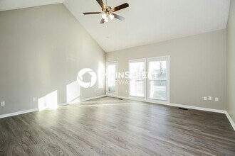 5565 Meadow View Dr in Shawnee, KS - Building Photo - Building Photo
