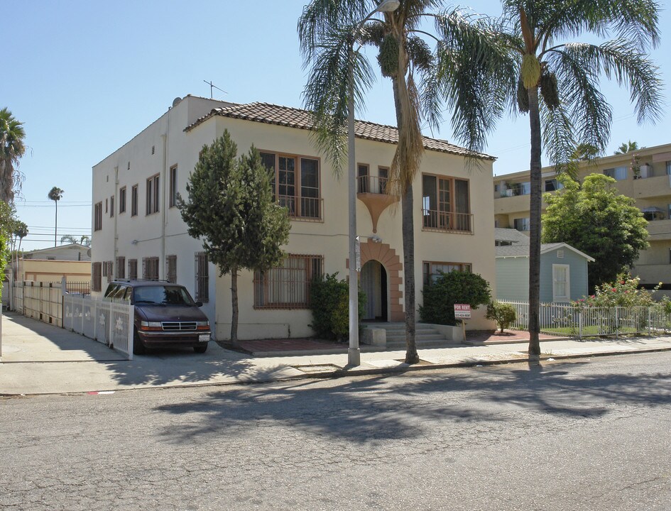 6826-6828 Leland Way in Los Angeles, CA - Foto de edificio