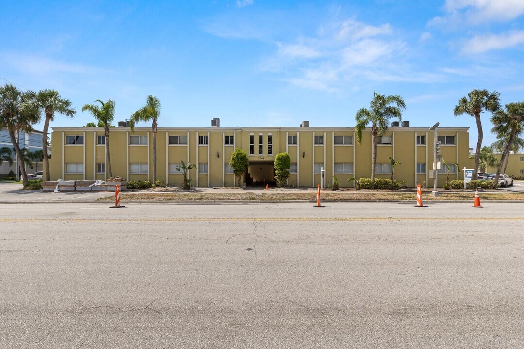 3206 W Azeele St in Tampa, FL - Building Photo