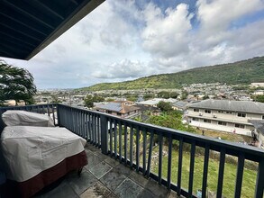 1574 Wailele St, Unit Top Unit in Honolulu, HI - Foto de edificio - Building Photo