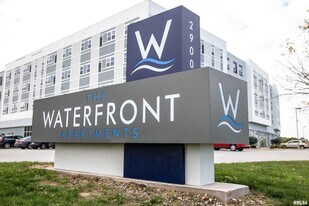 2900 River Dr in Moline, IL - Building Photo