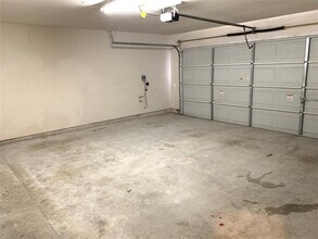 9119 Melody Park Ln in Houston, TX - Building Photo - Building Photo