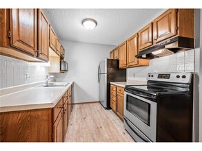 570 Whispering Ln-Unit -108 in Hastings, MN - Building Photo - Building Photo