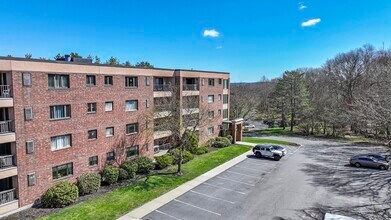 11 Ledgewood Way in Peabody, MA - Building Photo - Building Photo