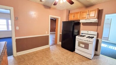 266 Falls Ave in Watertown, CT - Foto de edificio - Building Photo