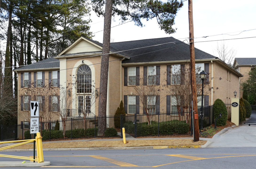 Les Concordes Apartments in Atlanta, GA - Building Photo