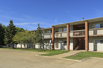 Tamarac Apartments in Willoughby, OH - Building Photo - Building Photo