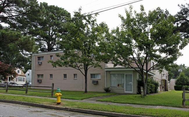 Lenox Garden Apartments in Norfolk, VA - Building Photo - Building Photo