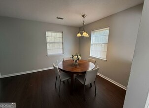 7 W Park Ct in Newnan, GA - Foto de edificio - Building Photo