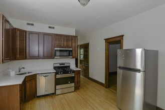 2230 W Iowa St in Chicago, IL - Building Photo - Building Photo