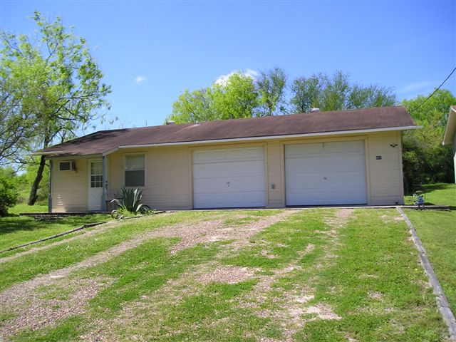 403 S Vista Ln in Sandia, TX - Building Photo