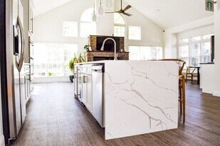 The Spring Waterside Luxury Apartments in Indianapolis, IN - Building Photo