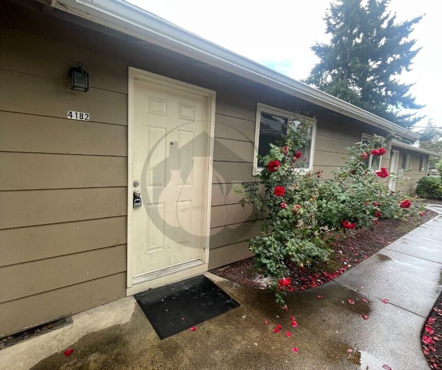 4180-4186 Center St NE in Salem, OR - Building Photo