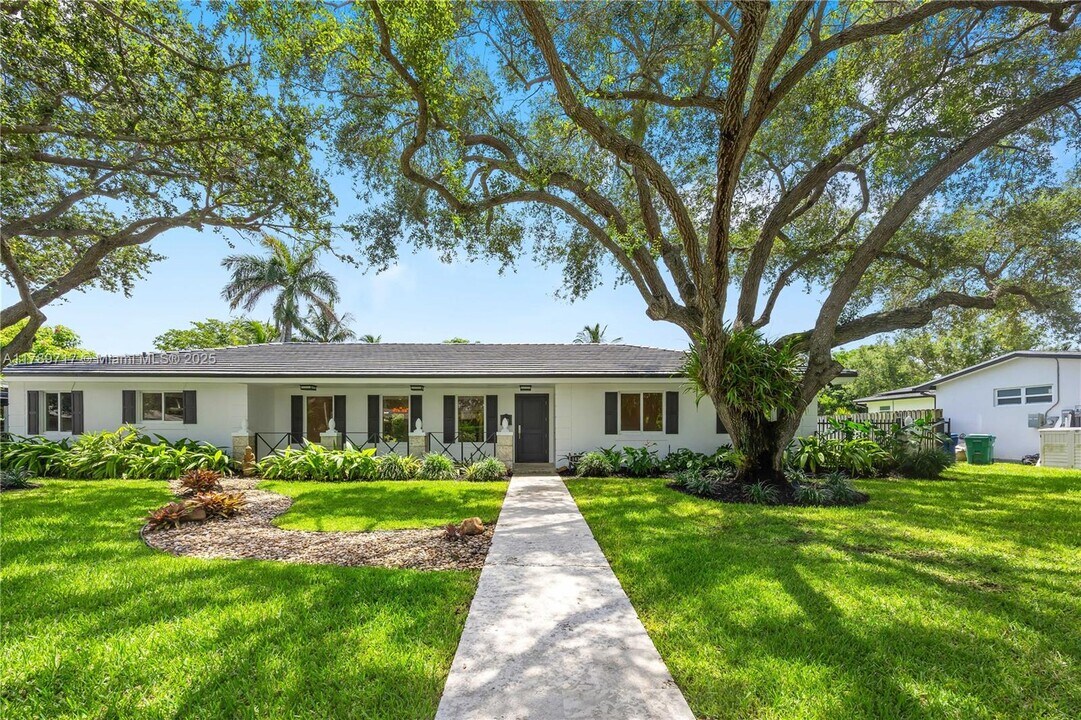 14321 SW 78th Ct in Palmetto Bay, FL - Building Photo