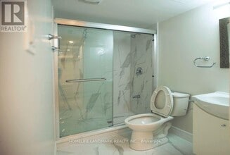 5 Southvale Dr in Vaughan, ON - Building Photo - Building Photo