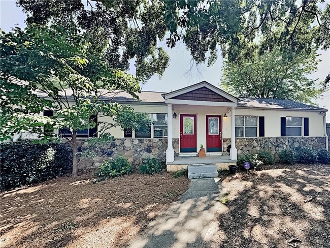 property at 1501 Stone Gate Ln SE