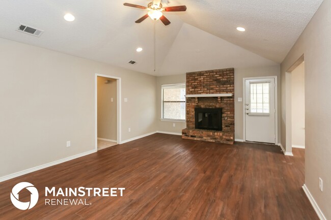 521 Anglebluff Dr in Desoto, TX - Building Photo - Building Photo