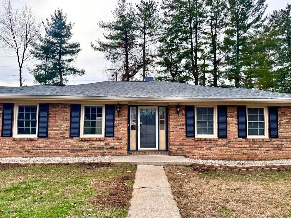 303 Robin Dr in Somerset, KY - Building Photo