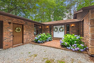 5511 Horseshoe Cir in Durham, NC - Building Photo - Building Photo