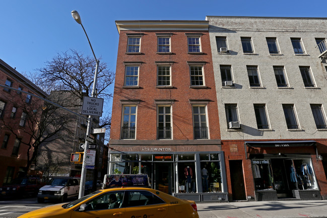 316 Bleecker St in New York, NY - Building Photo - Building Photo