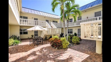 780 10th Ave S, Unit 24 in Naples, FL - Building Photo - Building Photo