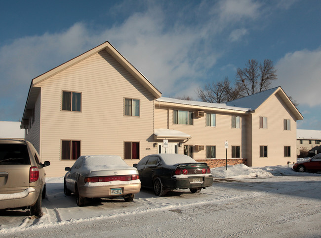 Hanson Apartments in Willmar, MN - Building Photo - Building Photo