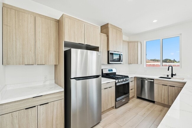 property at 5142 Los Robles Dr