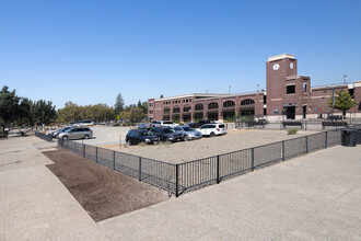 Folsom Station-Granite House in Folsom, CA - Building Photo - Building Photo