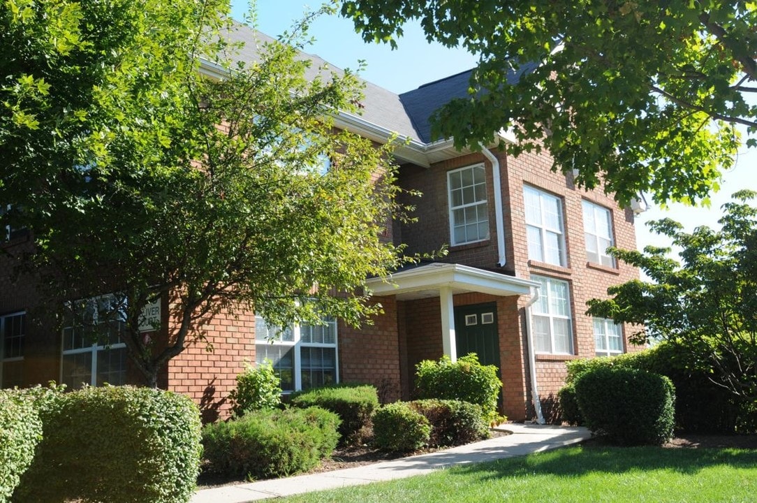 New Center Greens Garden Apartments in Hillsborough, NJ - Building Photo