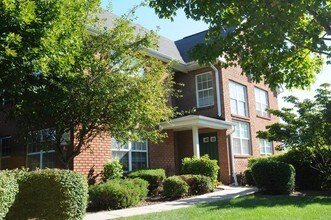 New Center Greens Garden Apartments in Hillsborough, NJ - Building Photo - Building Photo