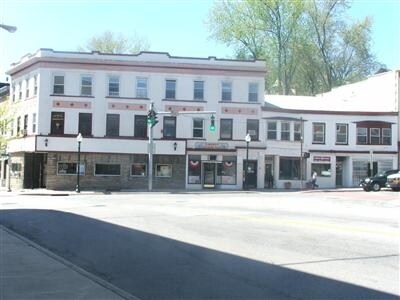 The Sutton Building in Peekskill, NY - Foto de edificio - Building Photo